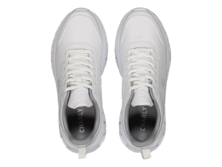 Tenis deportivos Charly color blanco con suela blanca y cordones.