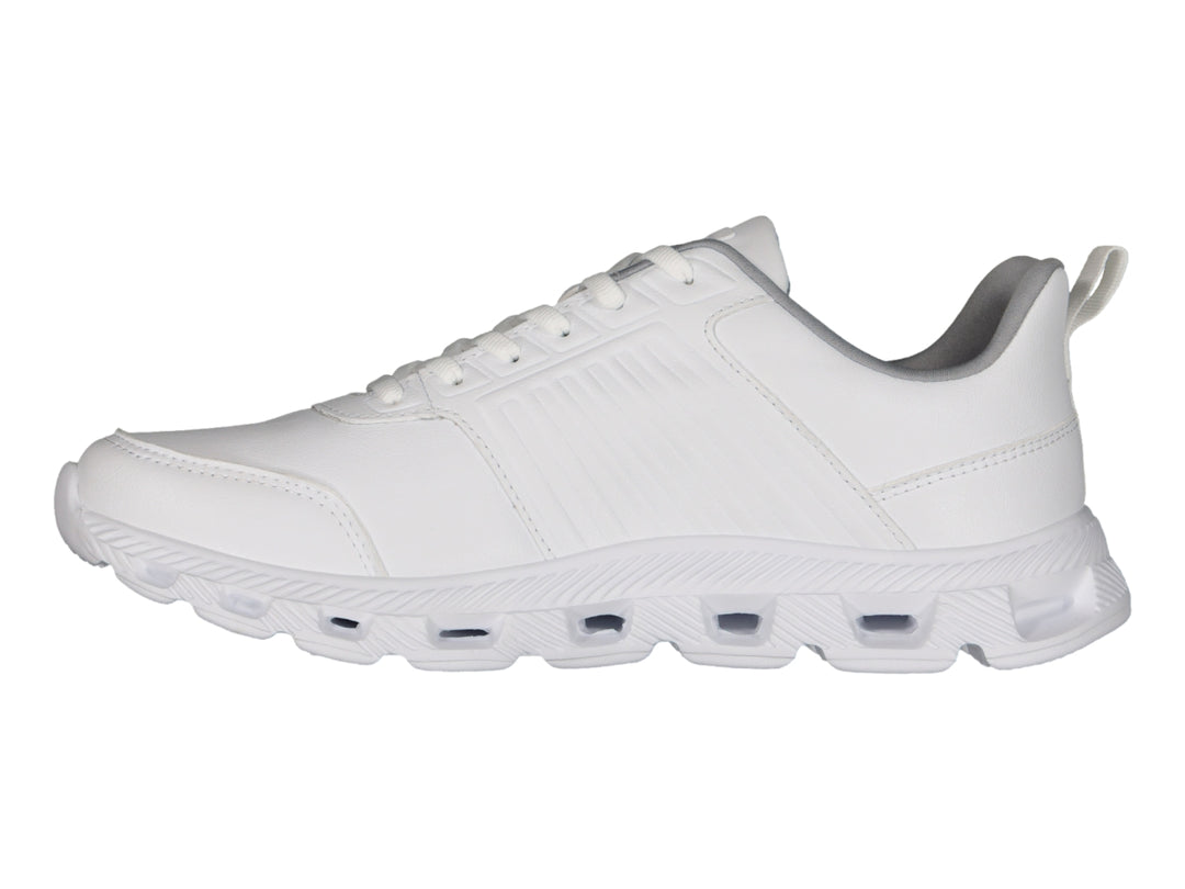 Tenis deportivos Charly color blanco con suela blanca y cordones.