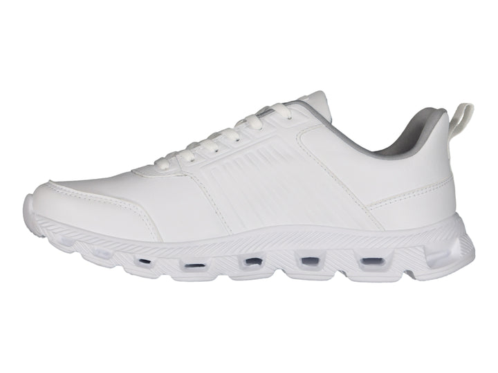 Tenis deportivos Charly color blanco con suela blanca y cordones.