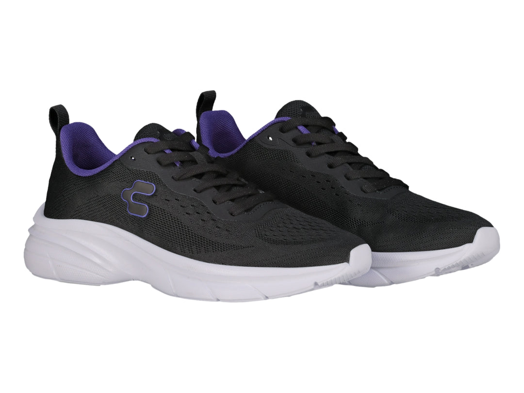 Tenis deportivos Charly color negro con suela blanca y detalles en morado.