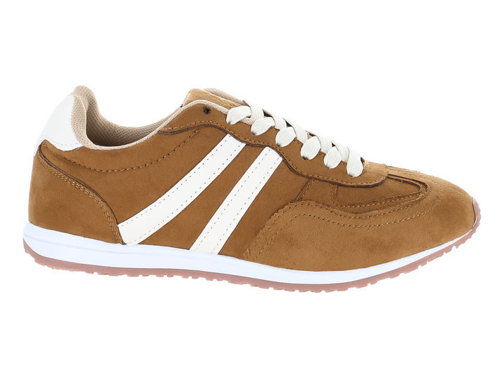 Tenis ATOK color nuez con franjas y suela blanca, diseño deportivo y casual.
