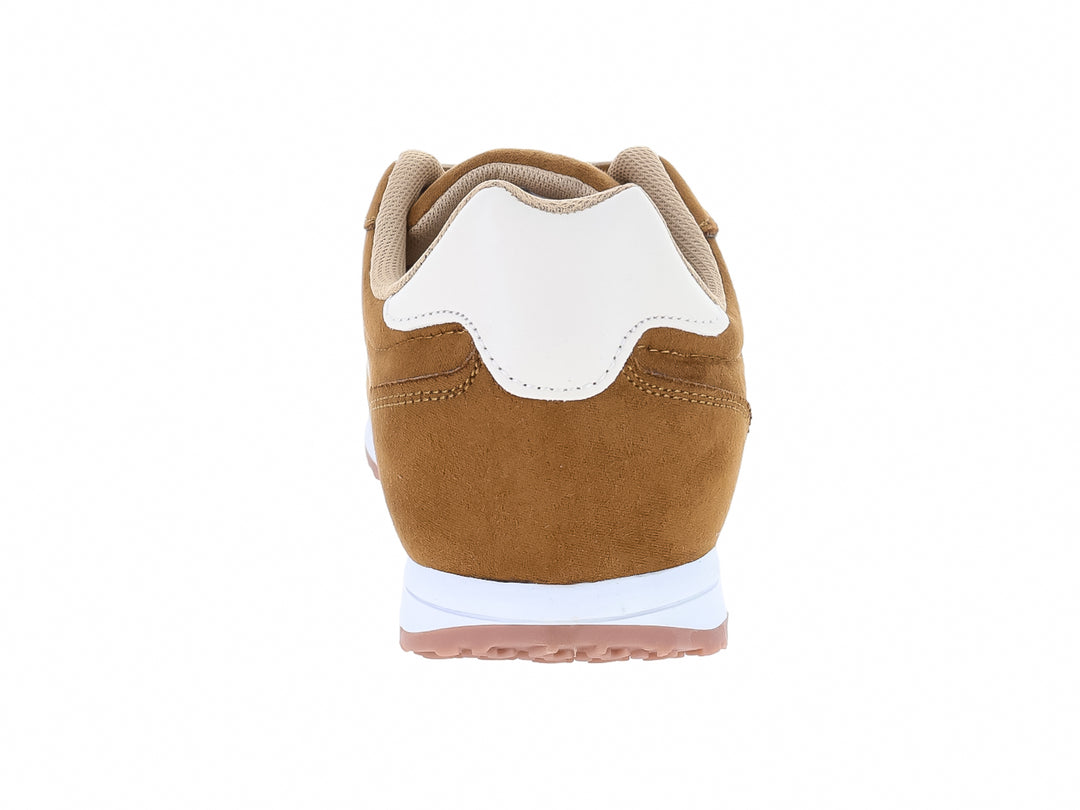 Tenis ATOK color nuez con franjas y suela blanca, diseño deportivo y casual.