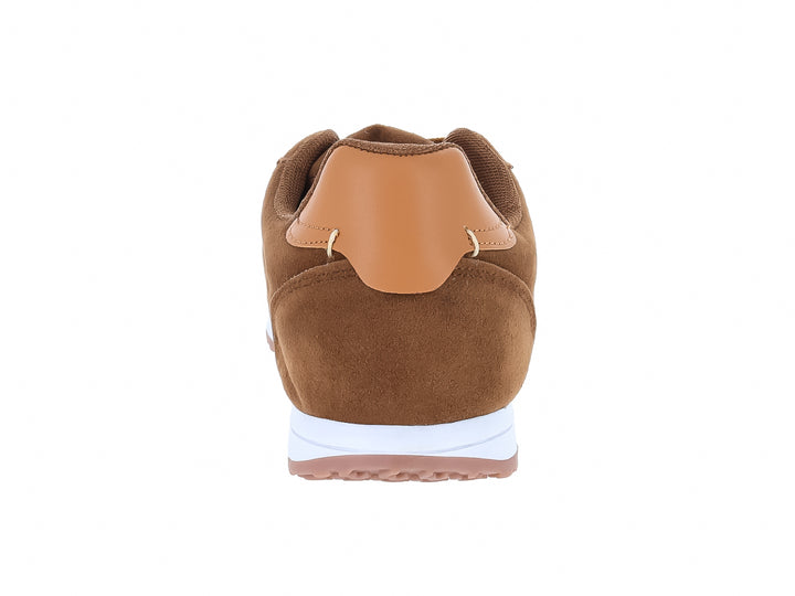 Tenis ATOK color camel con suela blanca y cordones a juego.