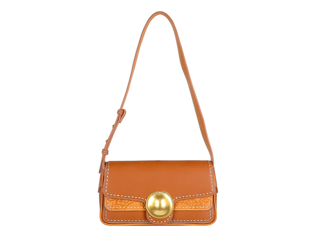 Bolso de hombro Steve Madden color cognac con detalle circular dorado y correa larga.