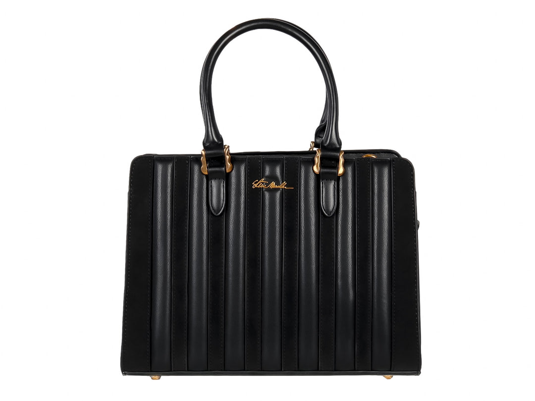 Bolso Steve Madden color negro con detalles dorados y diseño frontal plisado.