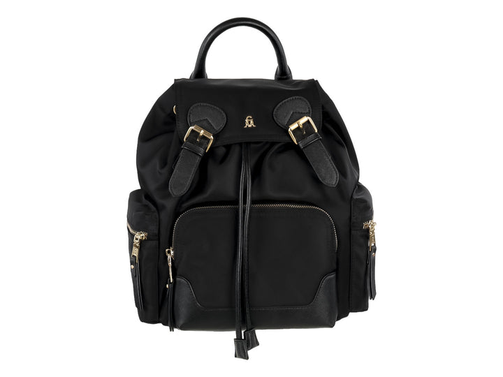 Mochila negra Steve Madden con herrajes y detalles en color dorado.