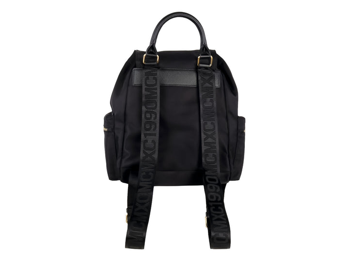 Mochila negra Steve Madden con herrajes y detalles en color dorado.
