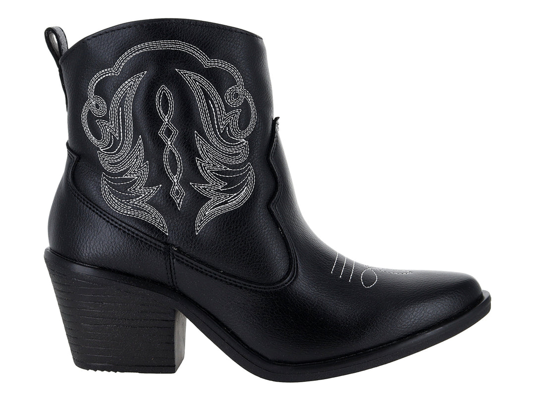 Botín vaquero negro con detalles de bordado blanco y tacón grueso.