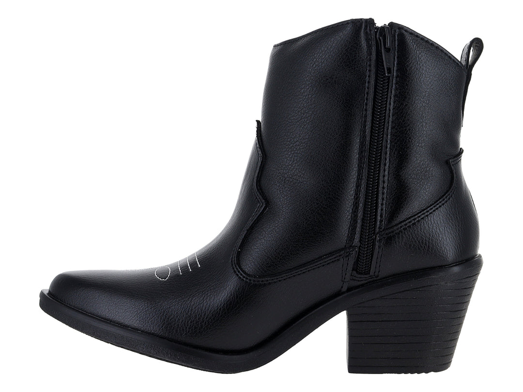 Botín vaquero negro con detalles de bordado blanco y tacón grueso.