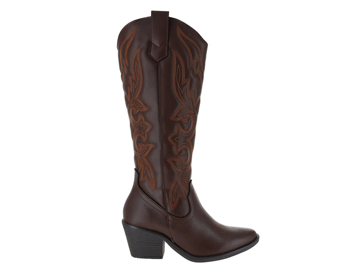 Botas vaqueras color moka con detalles bordados en bronce y tacón cuadrado.