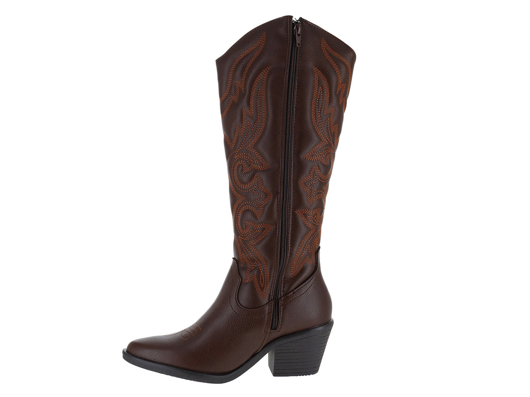 Botas vaqueras color moka con detalles bordados en bronce y tacón cuadrado.