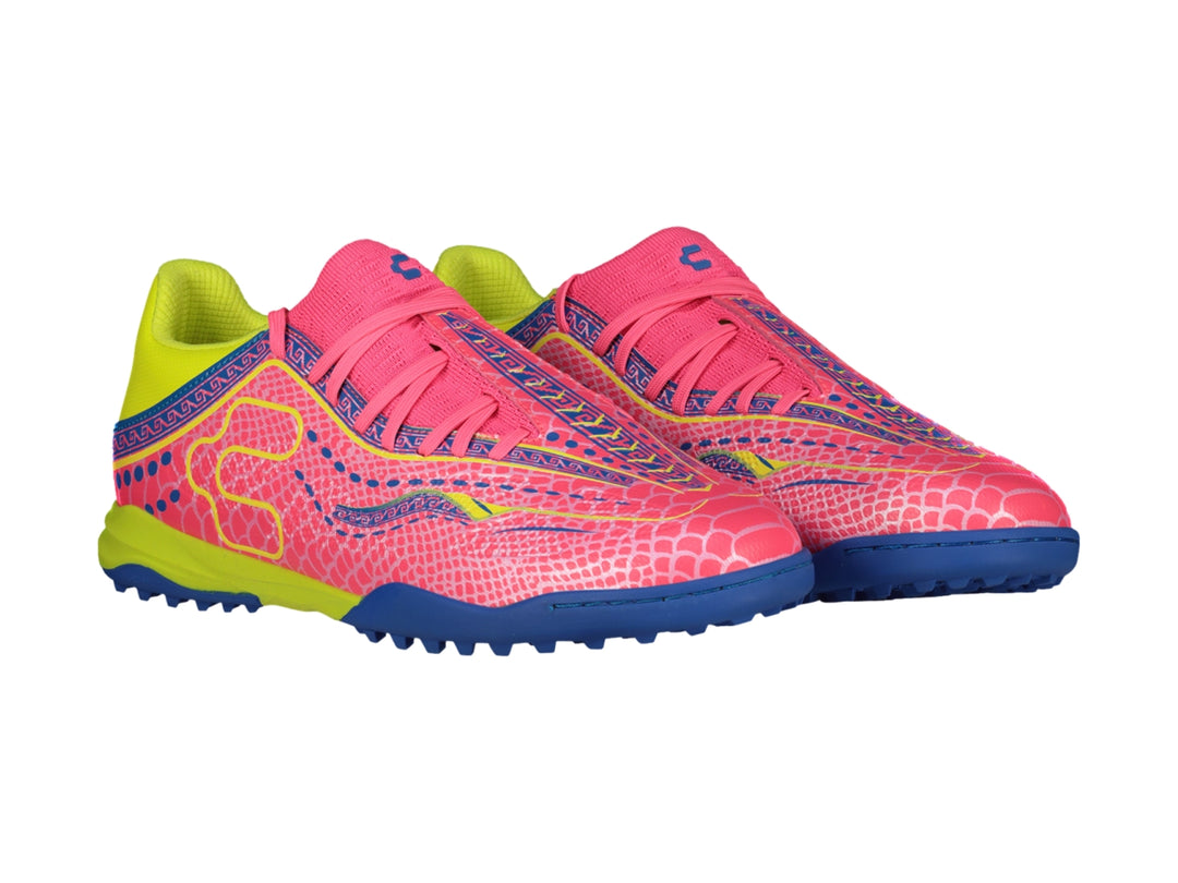 Tenis de fútbol Charly color rosa con detalles en amarillo y azul para hombre.