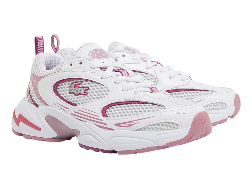 Tenis deportivos Lacoste blancos con detalles en morado claro y suela robusta.