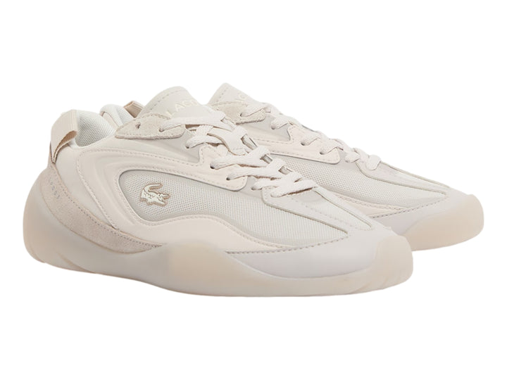 Tenis Lacoste color blanco roto, diseño deportivo de corte bajo con suela gruesa y cordones.