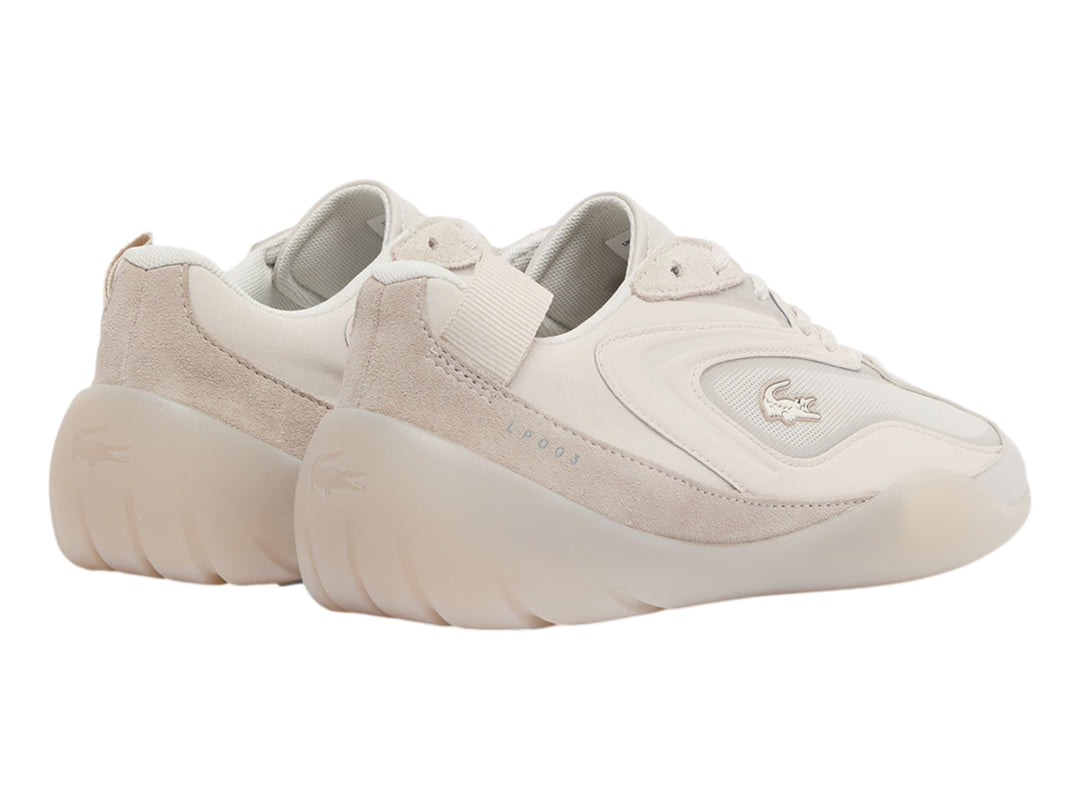 Tenis Lacoste color blanco roto, diseño deportivo de corte bajo con suela gruesa y cordones.