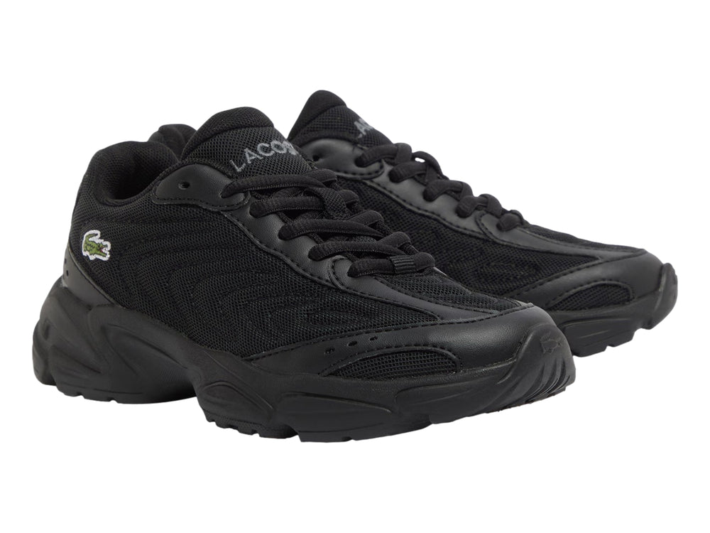 Tenis deportivos Lacoste color negro con suela gruesa y detalles en malla.