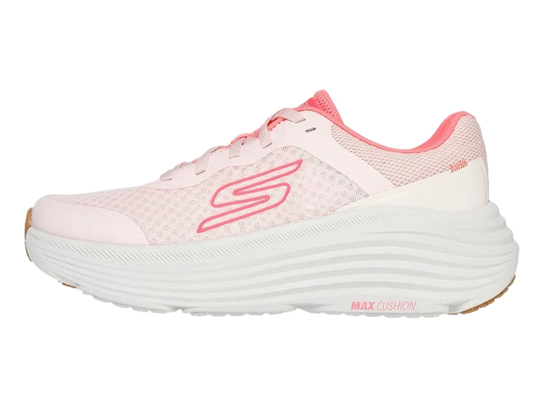 Tenis deportivos Skechers en color rosa y blanco con suela blanca ancha y base café.