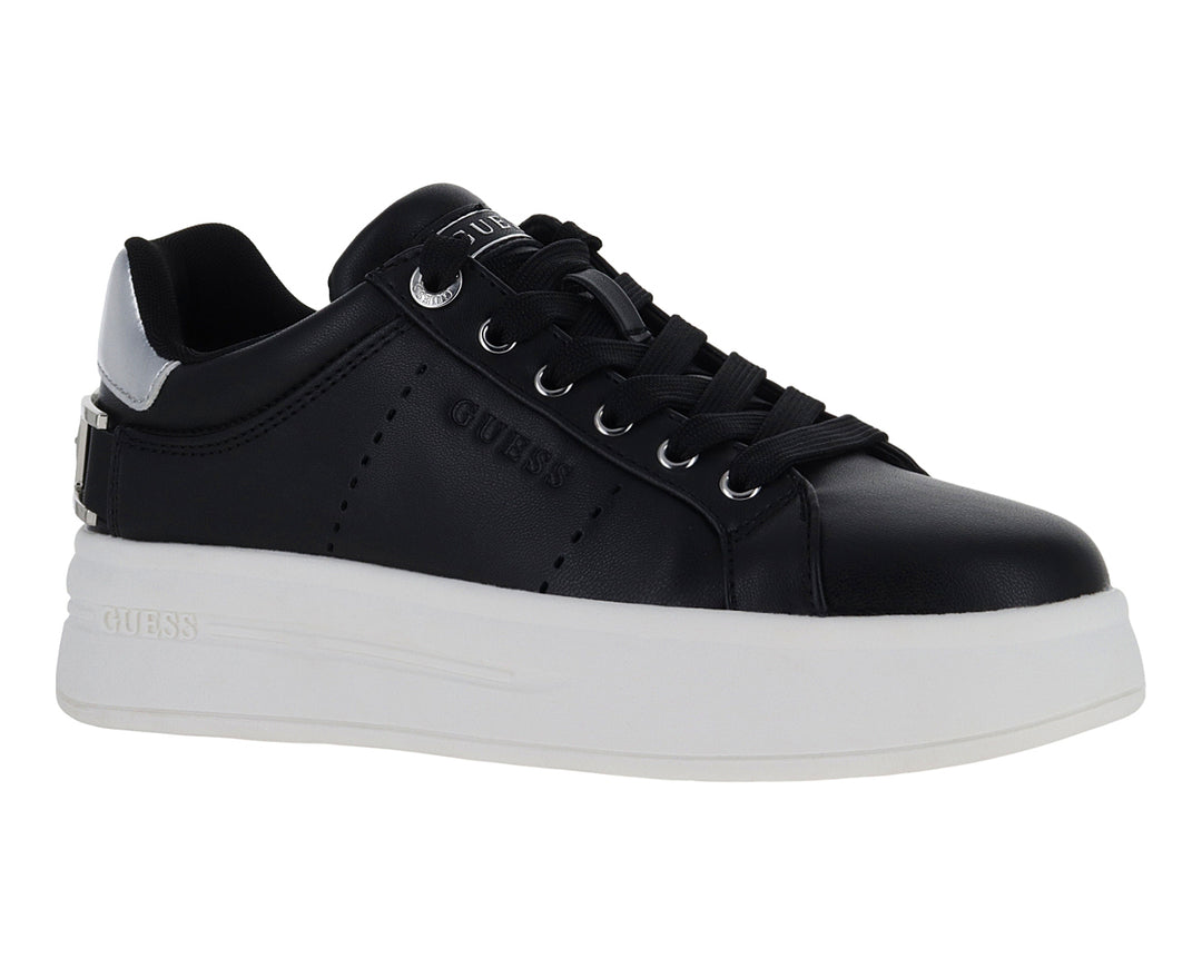 Tenis negros de plataforma con suela blanca y detalles plateados en el talón y correa.