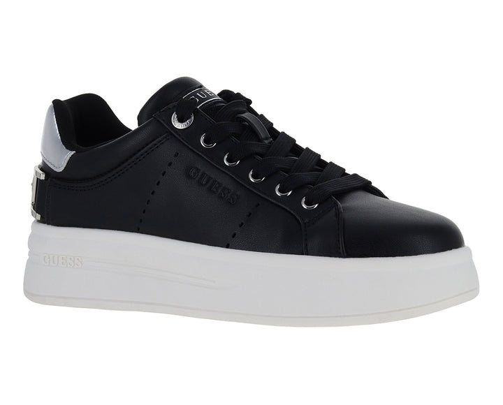 Tenis negros de plataforma con suela blanca y detalles plateados en el talón y correa.