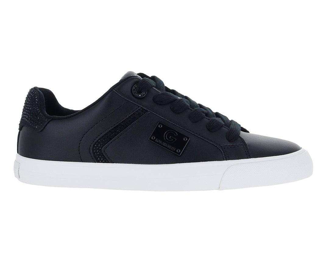 Tenis GBG color negro con suela blanca y detalles brillantes en el talón para mujer.