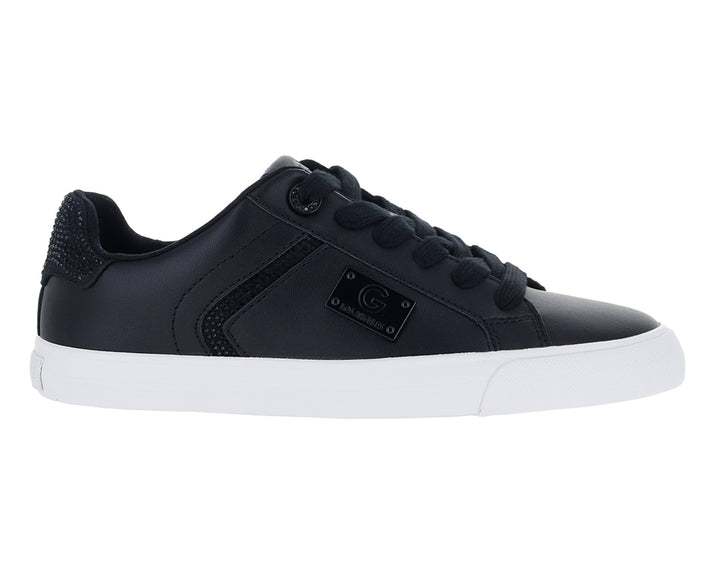 Tenis GBG color negro con suela blanca y detalles brillantes en el talón para mujer.