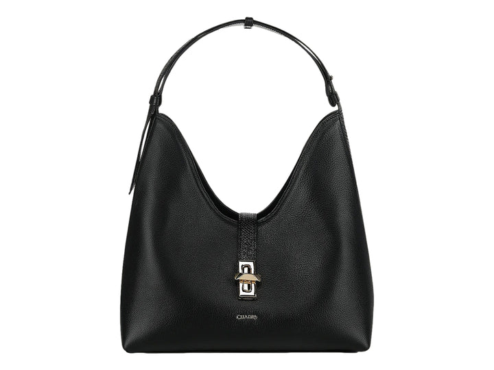 Bolso hobo de cuero negro con textura rugosa y detalle metálico plateado en el centro, marca Cuadra.