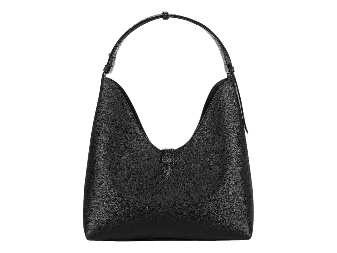 Bolso hobo de cuero negro con textura rugosa y detalle metálico plateado en el centro, marca Cuadra.
