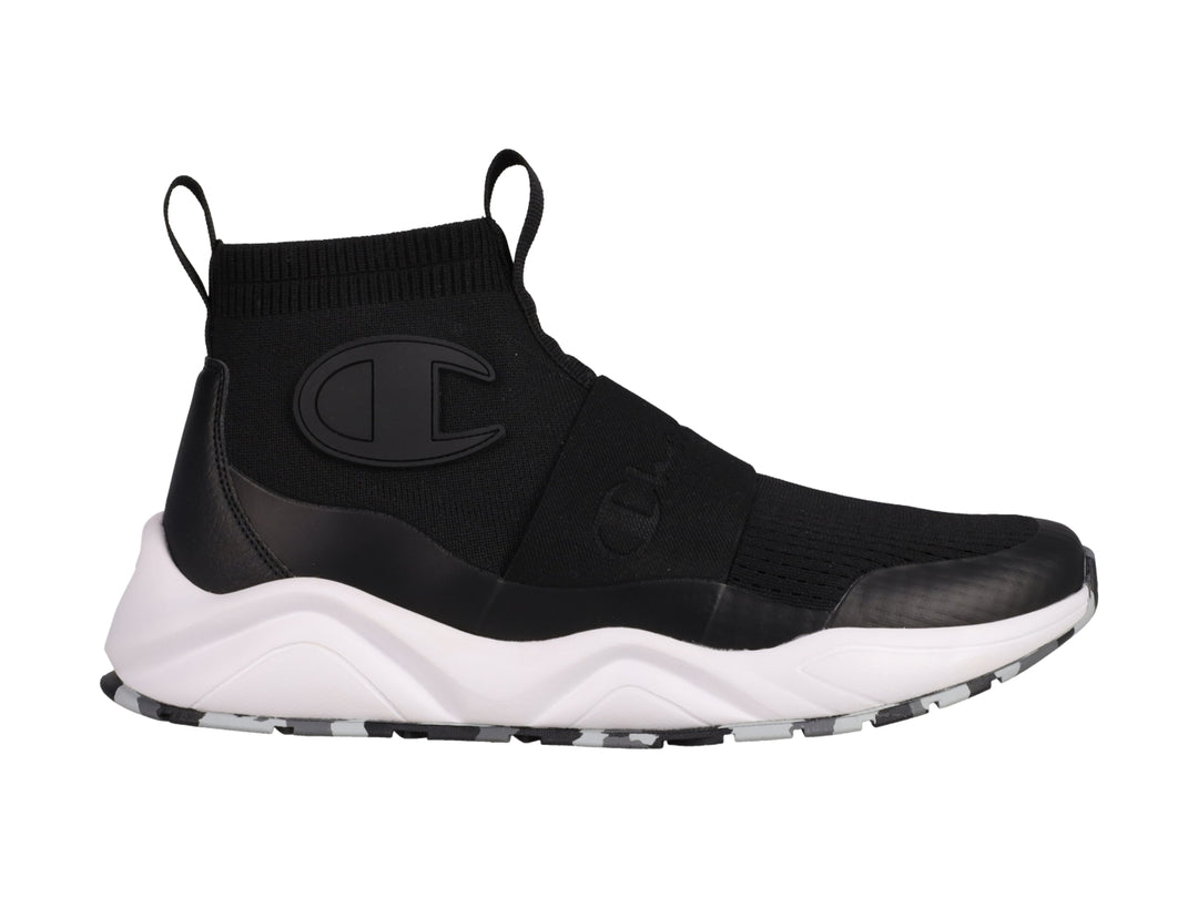Tenis deportivos Champion color negro con suela blanca y detalle de camuflaje en la base.