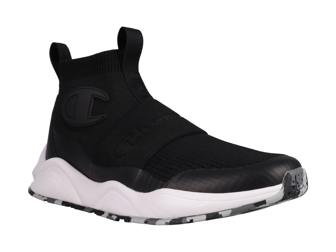 Tenis deportivos Champion color negro con suela blanca y detalle de camuflaje en la base.