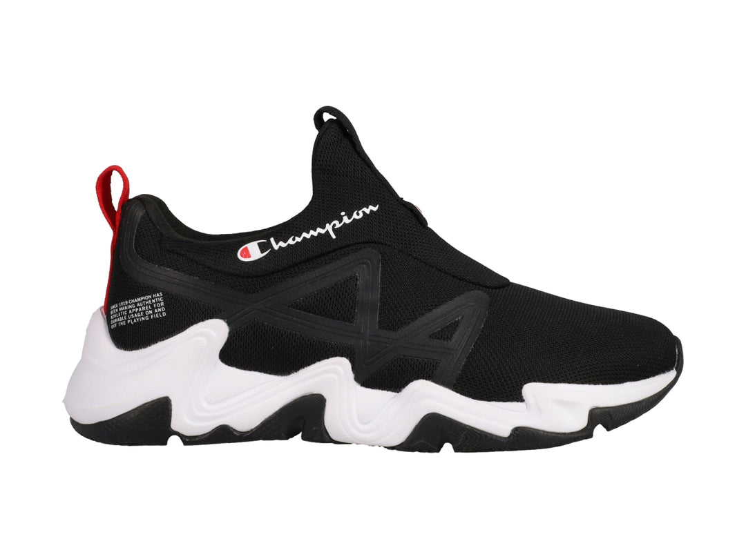 Tenis deportivos Champion color negro con suela blanca y detalle rojo en el talón, estilo slip-on.