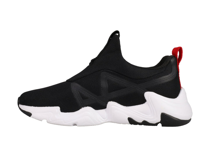 Tenis deportivos Champion color negro con suela blanca y detalle rojo en el talón, estilo slip-on.