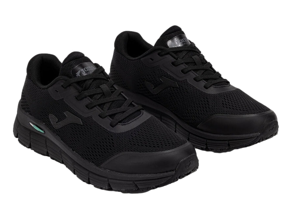 Tenis deportivos Joma color negro con tejido de malla y suela gruesa.