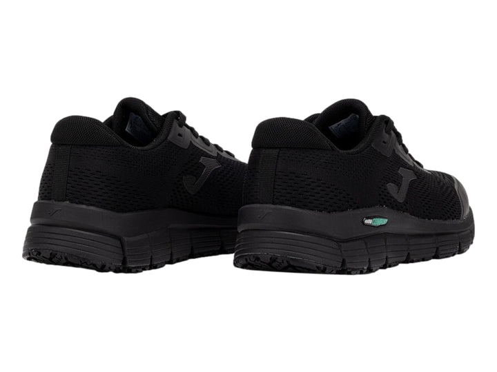 Tenis deportivos Joma color negro con tejido de malla y suela gruesa.