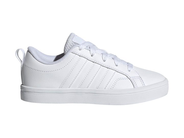 Tenis deportivos Adidas color blanco con cordones y suela blanca.