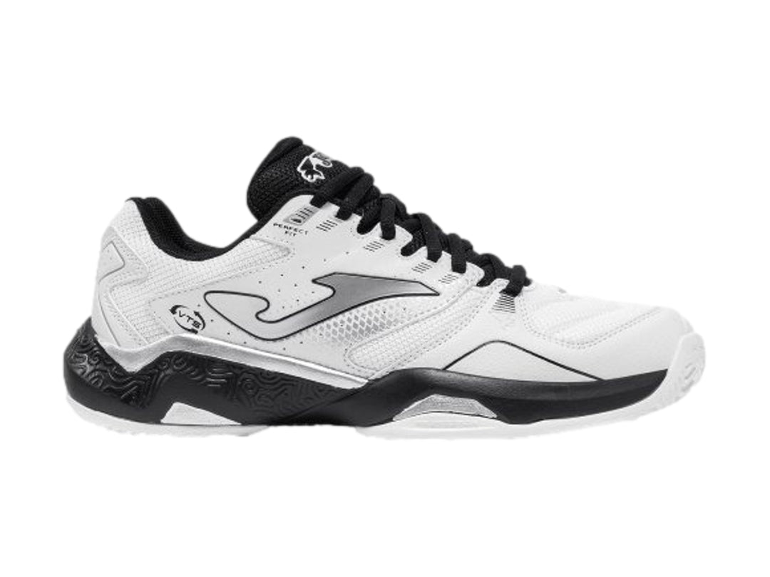 Tenis deportivos Joma color blanco con detalles y suela en color negro para hombre.