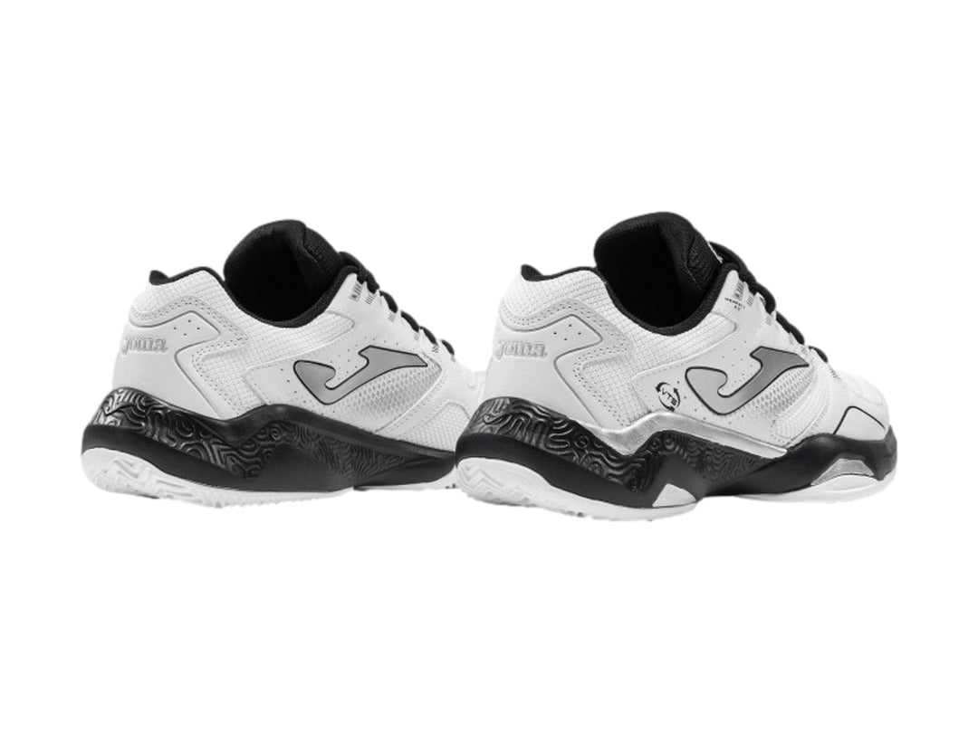 Tenis deportivos Joma color blanco con detalles y suela en color negro para hombre.