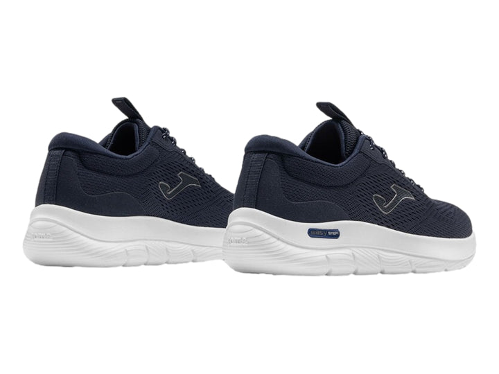 Tenis deportivos Joma en color azul marino con suela blanca y agujetas a juego.