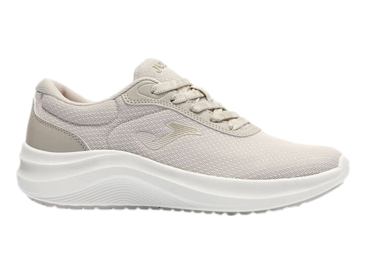 Tenis deportivos Joma para mujer en color beige con suela blanca y malla transpirable.