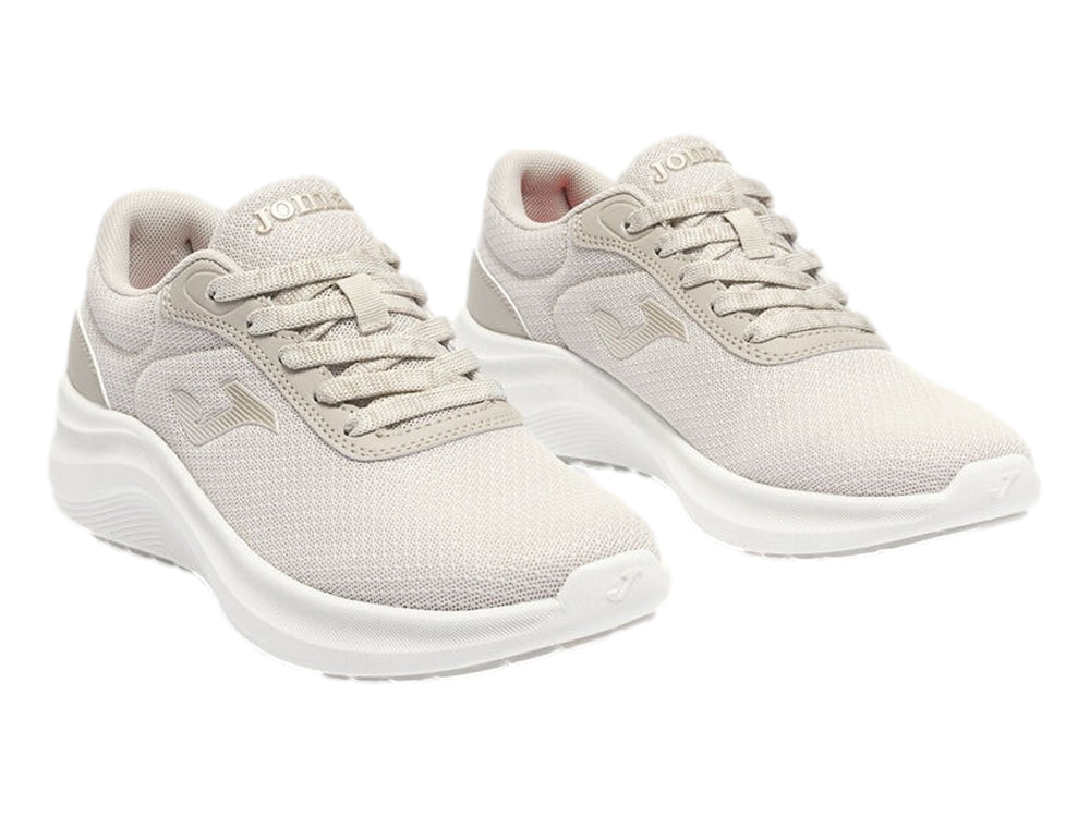 Tenis deportivos Joma para mujer en color beige con suela blanca y malla transpirable.