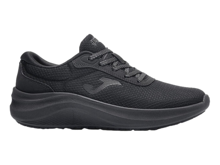 Tenis deportivos Joma color negro con malla transpirable y suela gruesa.
