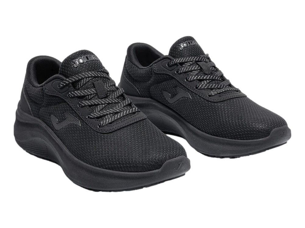 Tenis deportivos Joma color negro con malla transpirable y suela gruesa.