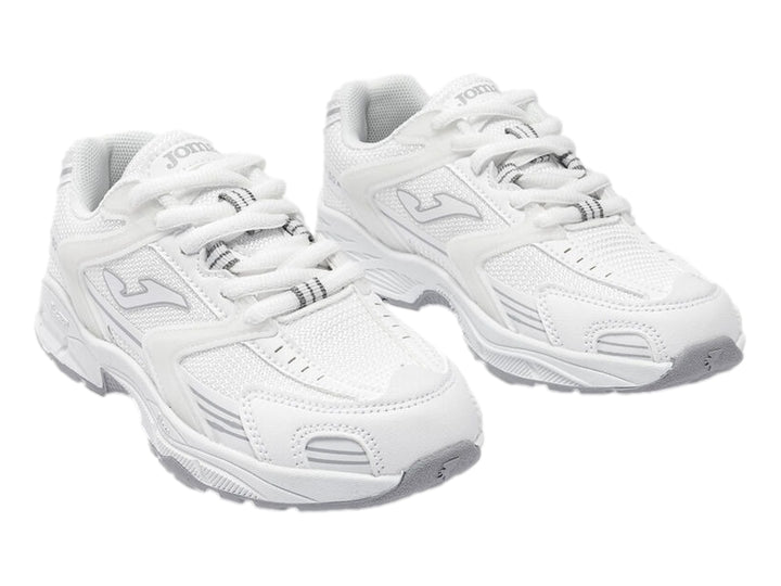 Tenis deportivos Joma color blanco con detalles y suela en color gris.