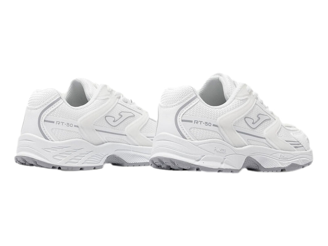 Tenis deportivos Joma color blanco con detalles y suela en color gris.