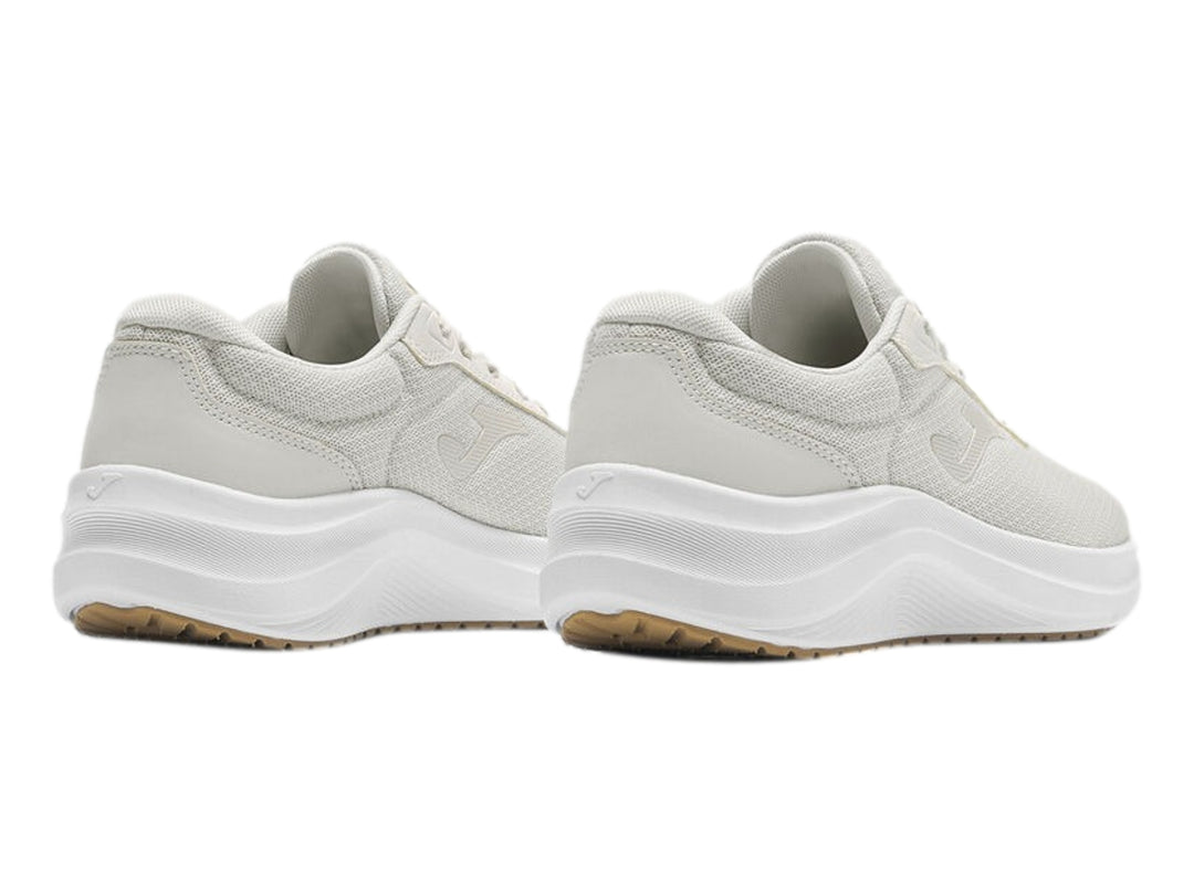 Tenis deportivos Joma para mujer en color blanco con suela blanca y tejido transpirable.