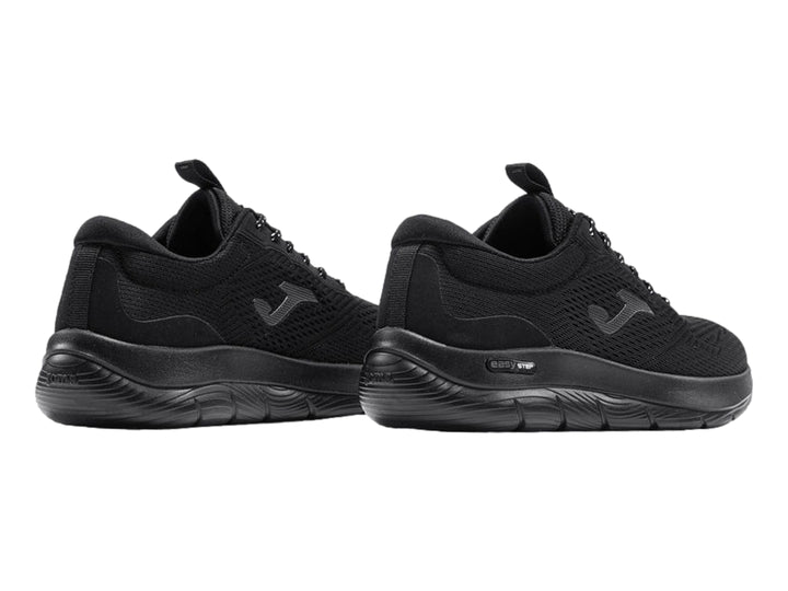 Tenis deportivos Joma color negro con tejido de malla y suela negra.
