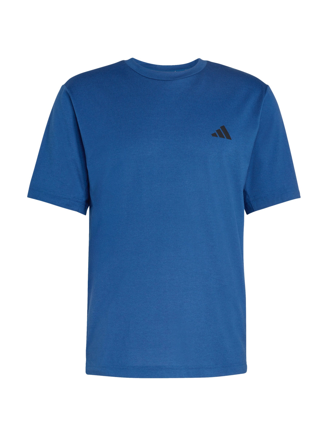 Hombre vistiendo una camiseta deportiva azul de manga corta con logo de Adidas en el pecho.
