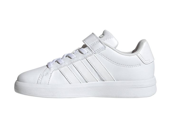 Tenis Adidas Grand Court 3.0 color blanco para niños con cierre de velcro y agujetas.