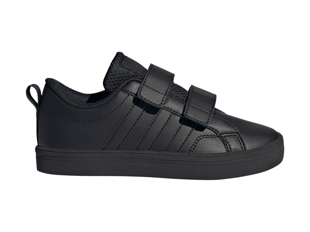 Tenis Adidas color negro con cierres de velcro y suela plana.