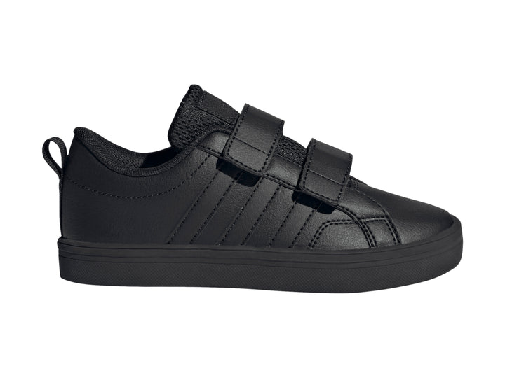 Tenis Adidas color negro con cierres de velcro y suela plana.