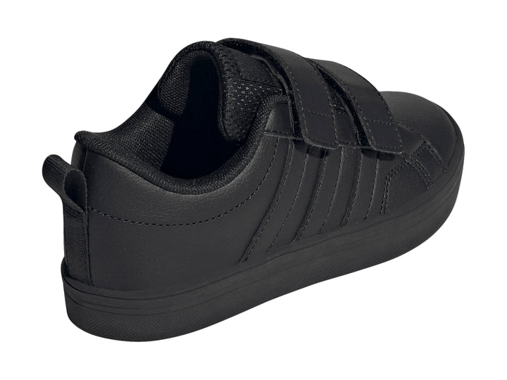 Tenis Adidas color negro con cierres de velcro y suela plana.